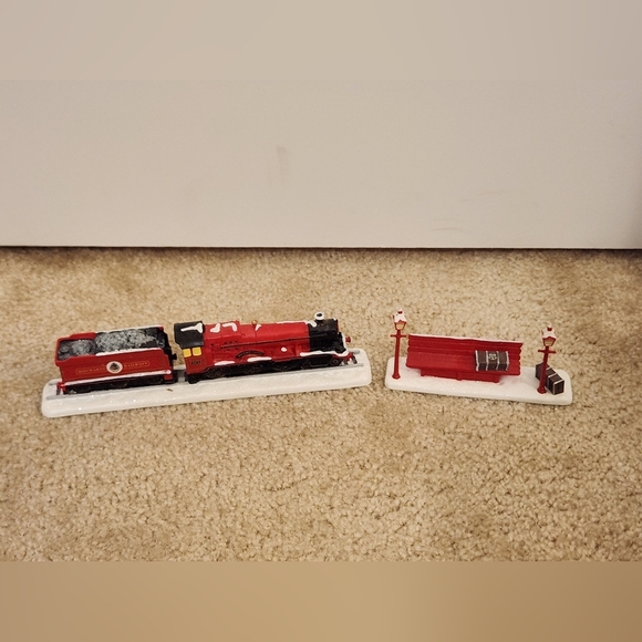 Hogwarts Express Train Station Village Christmas Bench Railway Express Carolers - Picture 1 of 6